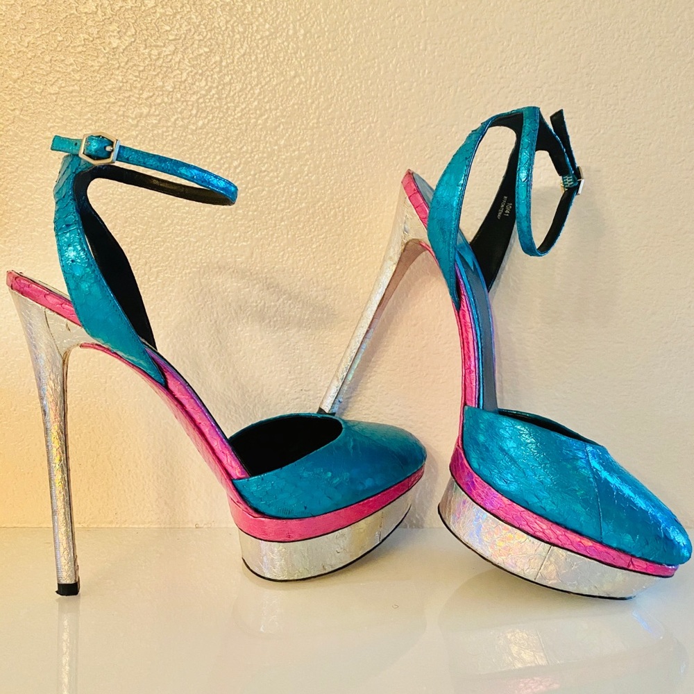 B Brian Atwood !!! Stunning platform easy walk!